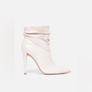 Shoe Dazzle Alyssa Slouchy Stiletto Heeled Bootie in Ivory size 9